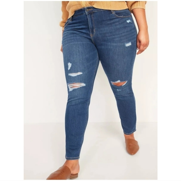 ⭐️40% Off⭐️ Old Navy Mid-Rise Power Straight Jeans - Picture 3 of 16